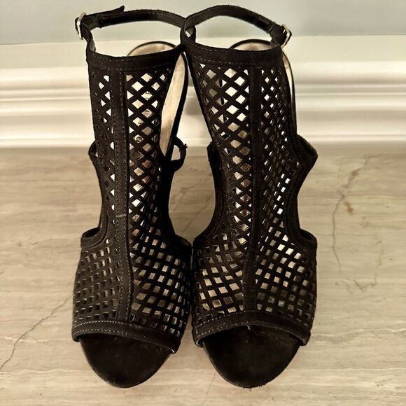 Steve Madden Madden Girl “Regall” black suede, cut out sandals. - Picture 1 of 6